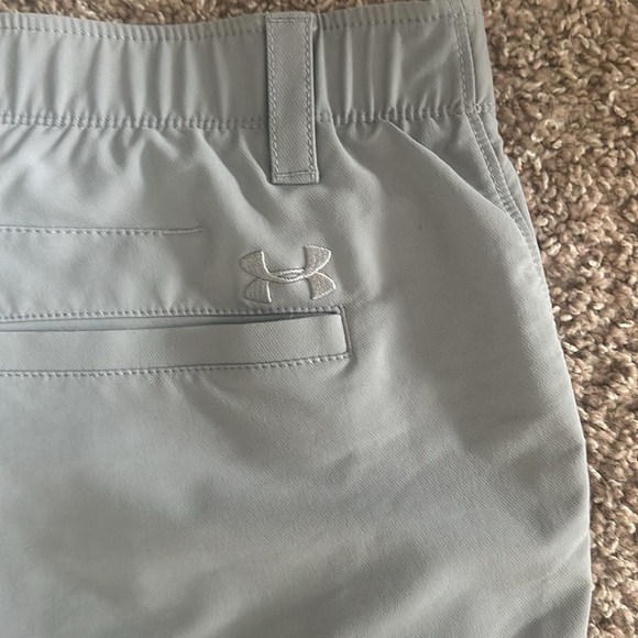 EUC Under Armour HEAT GEAR golf shorts - Picture 5 of 8